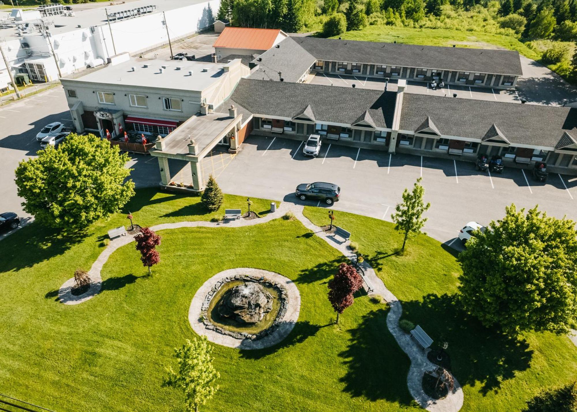 Hotel Motel Le Quiet Lac-Mégantic Exterior photo