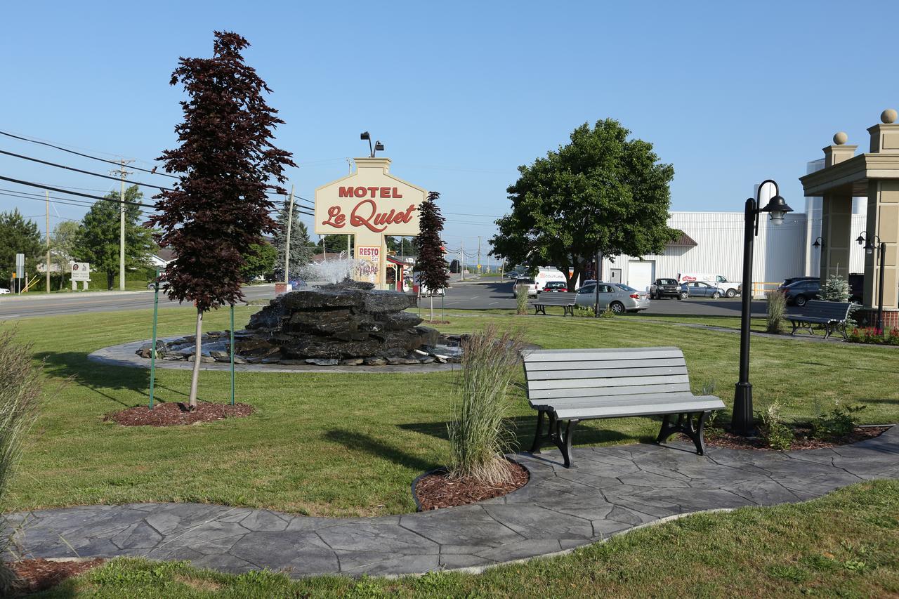 Hotel Motel Le Quiet Lac-Mégantic Exterior photo